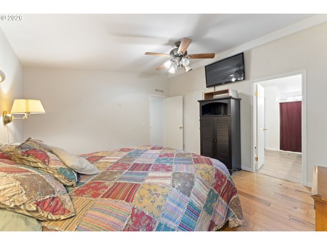 1600 RHODODENDRON Dr 309, Florence, OR 97439