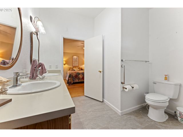 1600 RHODODENDRON Dr 309, Florence, OR 97439