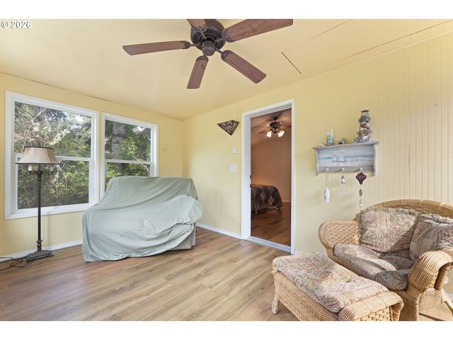 1600 RHODODENDRON Dr 309, Florence, OR 97439