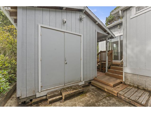 1600 RHODODENDRON Dr 309, Florence, OR 97439