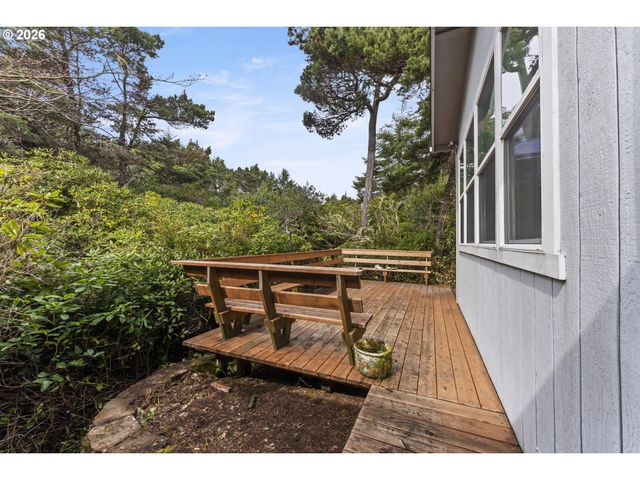 1600 RHODODENDRON Dr 309, Florence, OR 97439