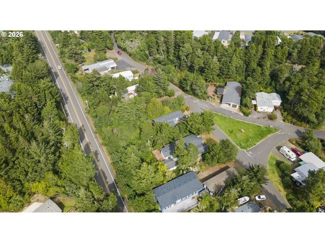 1600 RHODODENDRON Dr 309, Florence, OR 97439