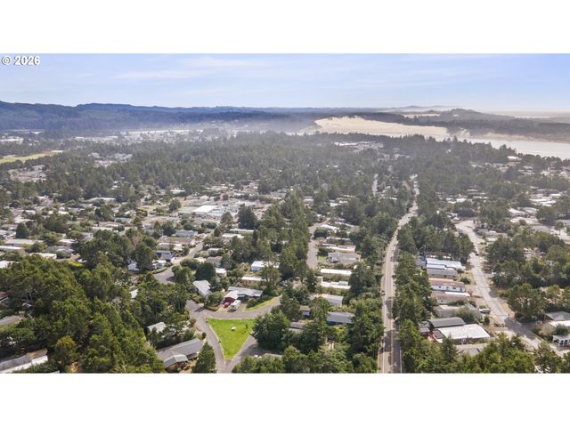 1600 RHODODENDRON Dr 309, Florence, OR 97439