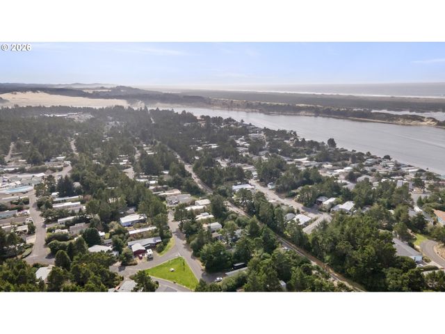 1600 RHODODENDRON Dr 309, Florence, OR 97439