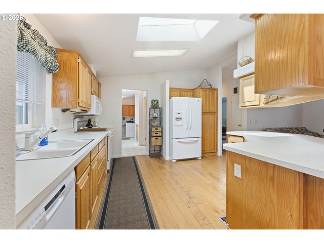 1600 RHODODENDRON Dr 309, Florence, OR 97439