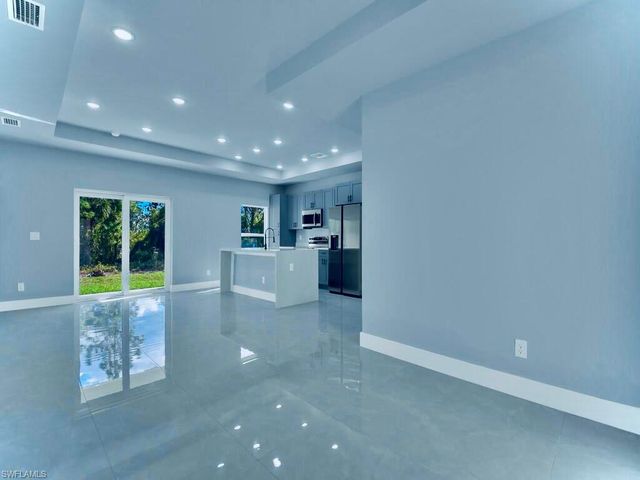 1040 Candlelight DR, Lehigh Acres, FL 33974