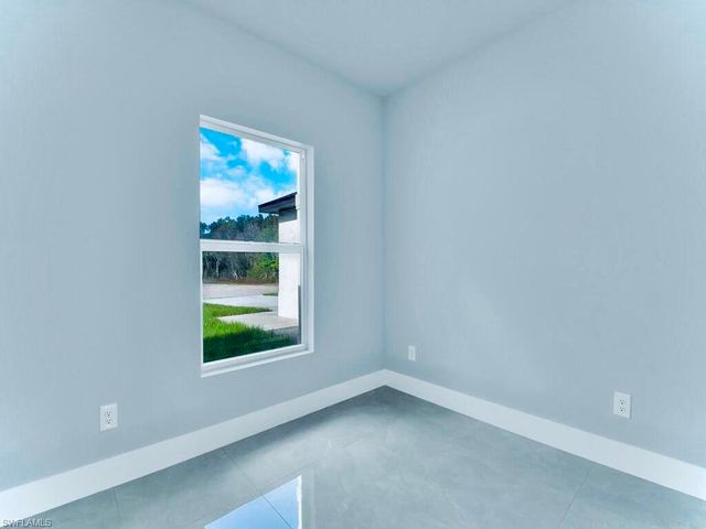 1040 Candlelight DR, Lehigh Acres, FL 33974