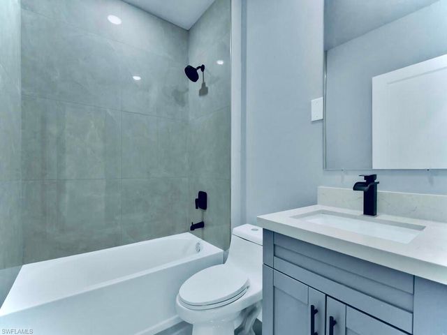 1040 Candlelight DR, Lehigh Acres, FL 33974