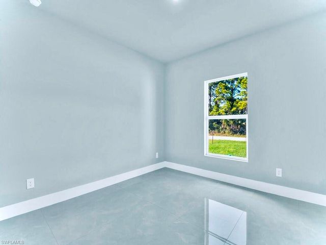 1040 Candlelight DR, Lehigh Acres, FL 33974