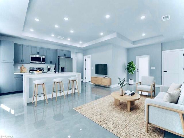 1040 Candlelight DR, Lehigh Acres, FL 33974