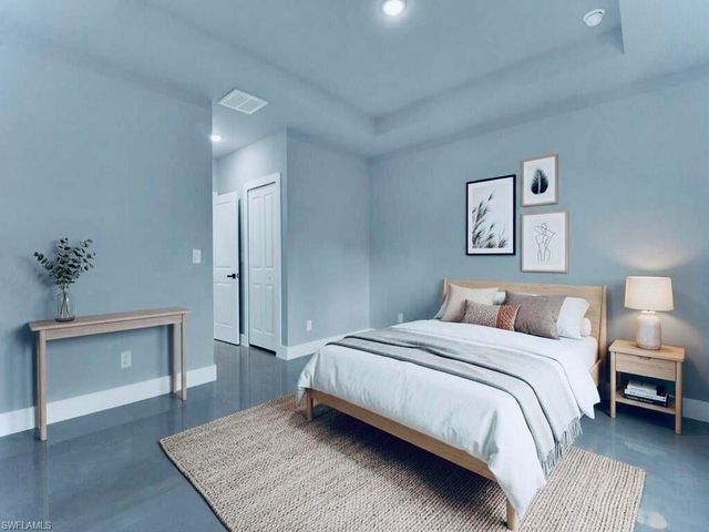 1040 Candlelight DR, Lehigh Acres, FL 33974