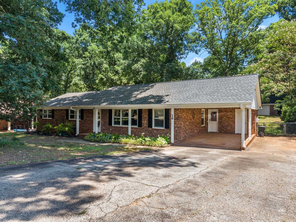 36 Annandale Drive, Boiling Springs, SC 29316