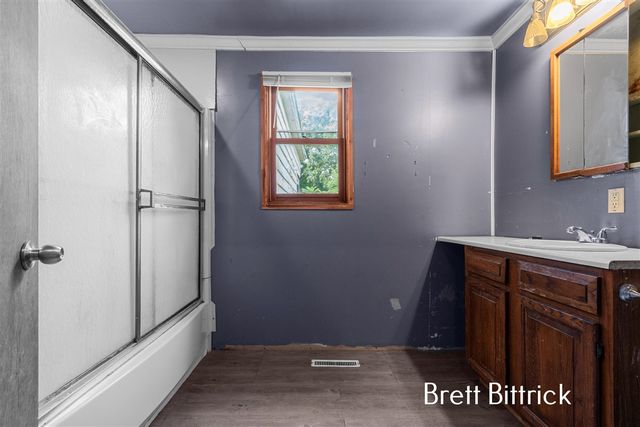 37011 Wahimund Avenue, Paw Paw, MI 49079