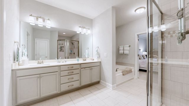 2460 Stonecenter Ln, Murfreesboro, TN 37128