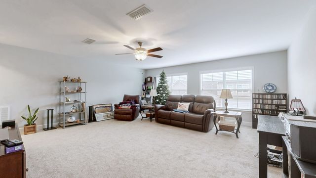 2460 Stonecenter Ln, Murfreesboro, TN 37128