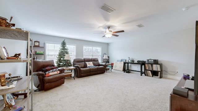 2460 Stonecenter Ln, Murfreesboro, TN 37128
