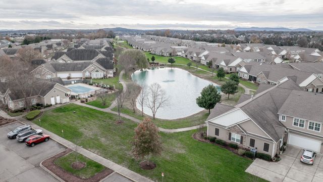 2460 Stonecenter Ln, Murfreesboro, TN 37128