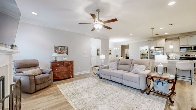 2460 Stonecenter Ln, Murfreesboro, TN 37128