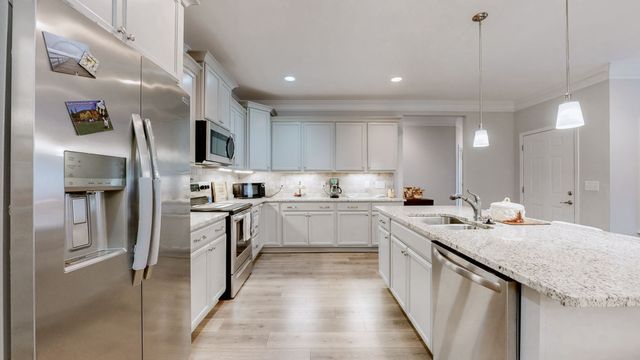 2460 Stonecenter Ln, Murfreesboro, TN 37128