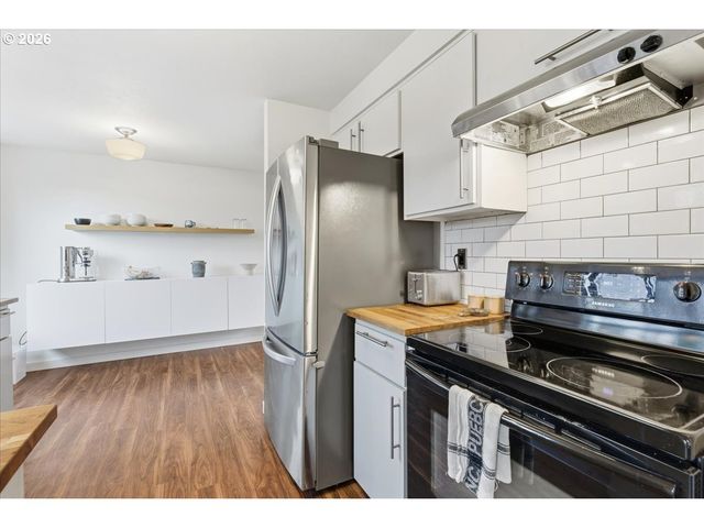 11505 Se FLAVEL St, Portland, OR 97266