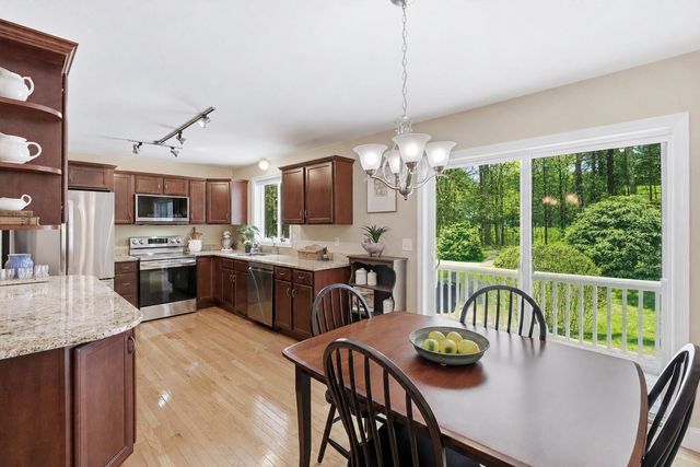 32 Peacock Brook Lane, Amherst, NH 03031
