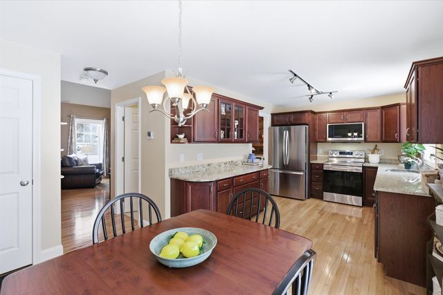 32 Peacock Brook Lane, Amherst, NH 03031