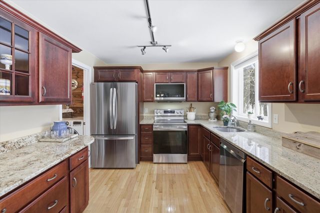 32 Peacock Brook Lane, Amherst, NH 03031