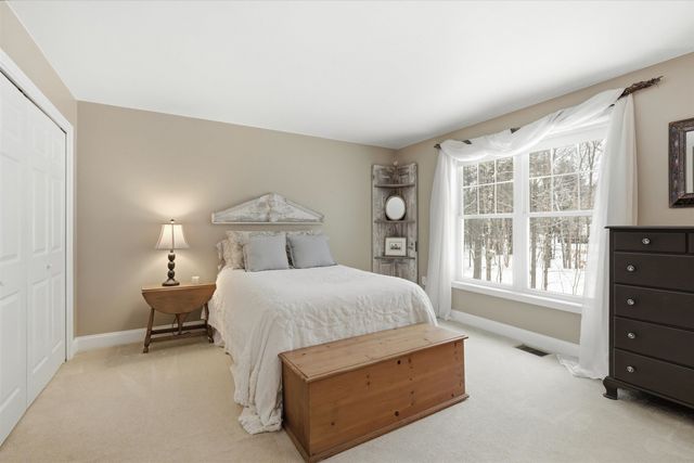 32 Peacock Brook Lane, Amherst, NH 03031