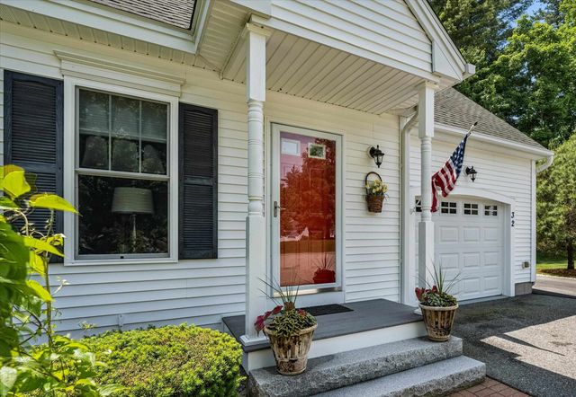 32 Peacock Brook Lane, Amherst, NH 03031