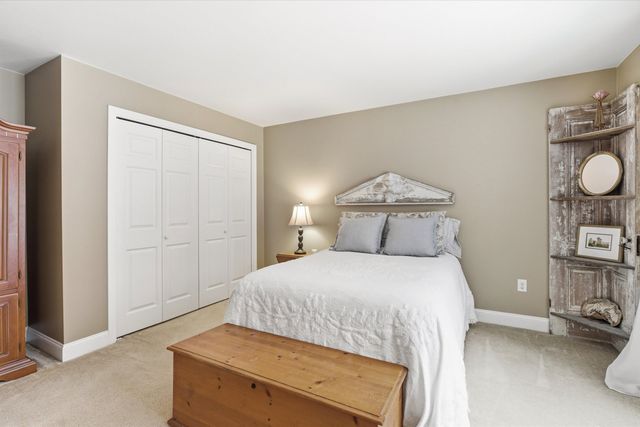 32 Peacock Brook Lane, Amherst, NH 03031