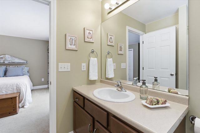 32 Peacock Brook Lane, Amherst, NH 03031