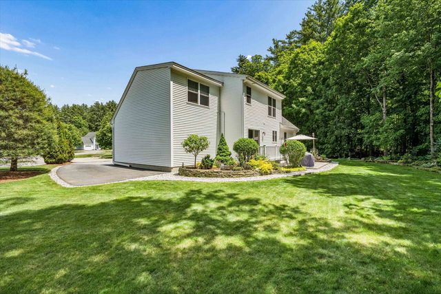 32 Peacock Brook Lane, Amherst, NH 03031
