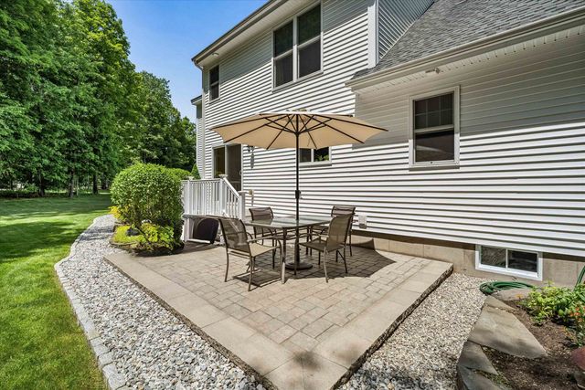 32 Peacock Brook Lane, Amherst, NH 03031