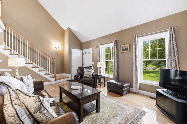32 Peacock Brook Lane, Amherst, NH 03031