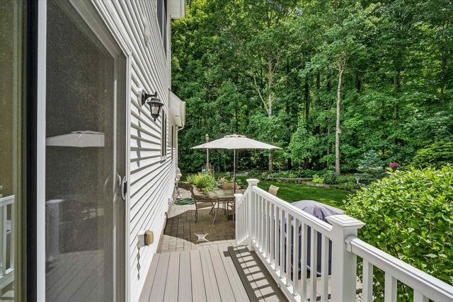 32 Peacock Brook Lane, Amherst, NH 03031