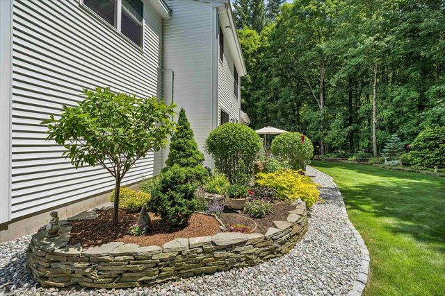 32 Peacock Brook Lane, Amherst, NH 03031