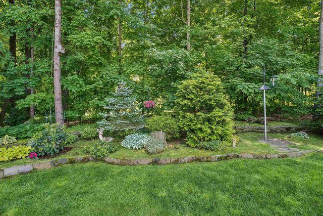 32 Peacock Brook Lane, Amherst, NH 03031