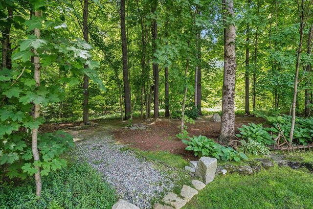 32 Peacock Brook Lane, Amherst, NH 03031