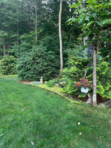 32 Peacock Brook Lane, Amherst, NH 03031