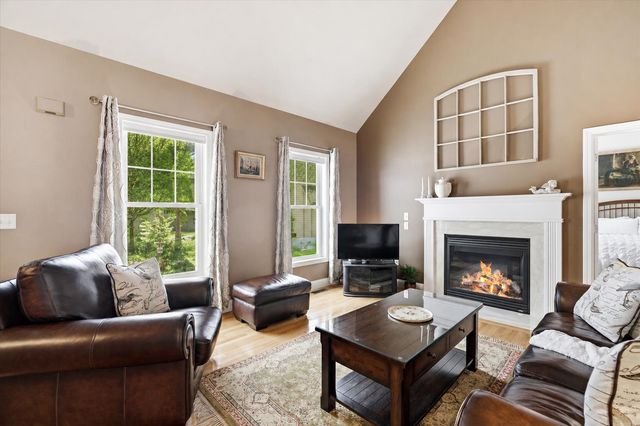 32 Peacock Brook Lane, Amherst, NH 03031