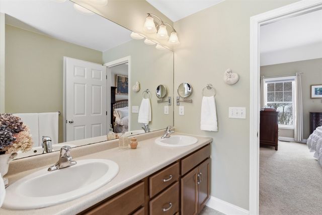 32 Peacock Brook Lane, Amherst, NH 03031