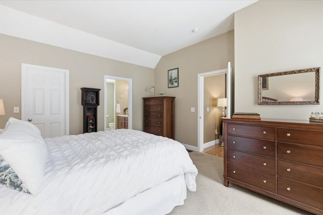 32 Peacock Brook Lane, Amherst, NH 03031