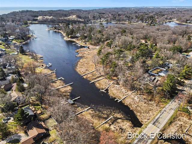 1437 Brookwood Drive, Norton Shores, MI 49441