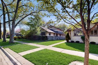 827 N Grove Avenue, Oak Park, IL 60302