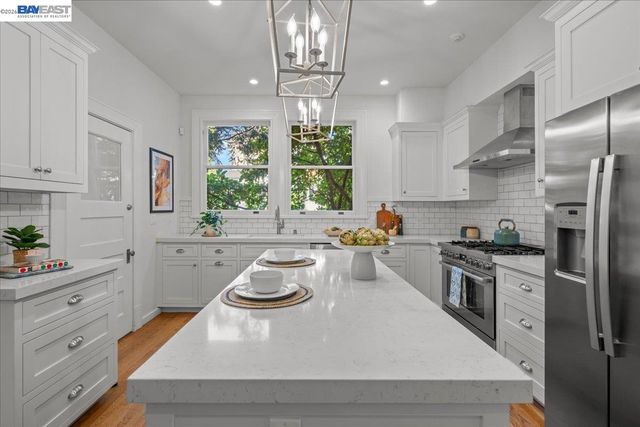 1612 San Antonio Ave, Alameda, CA 94501