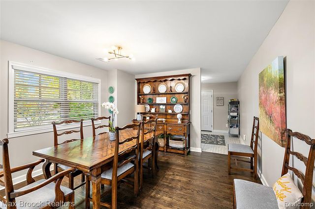 692 Bennington Drive, Bloomfield Hills, MI 48304