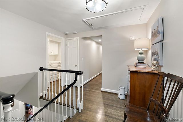 692 Bennington Drive, Bloomfield Hills, MI 48304