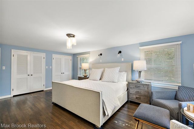 692 Bennington Drive, Bloomfield Hills, MI 48304