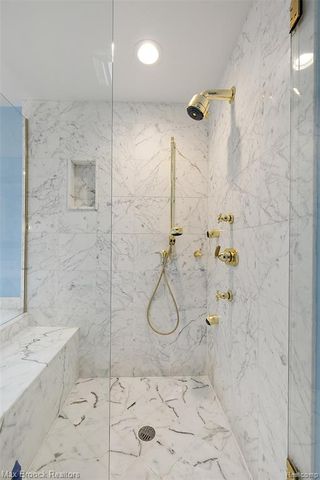 692 Bennington Drive, Bloomfield Hills, MI 48304