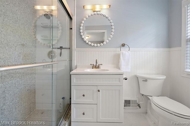 692 Bennington Drive, Bloomfield Hills, MI 48304